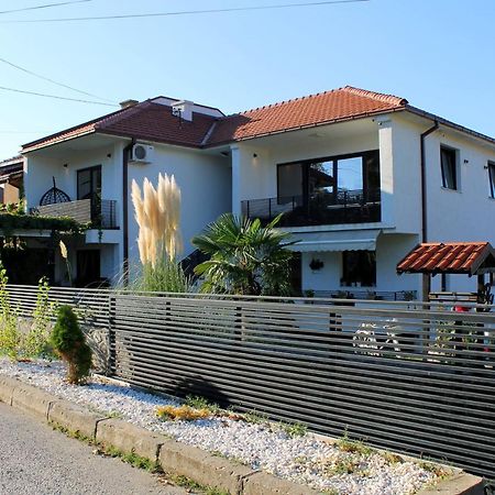 Belov Rooms And Apartments Демир Капия Екстериор снимка