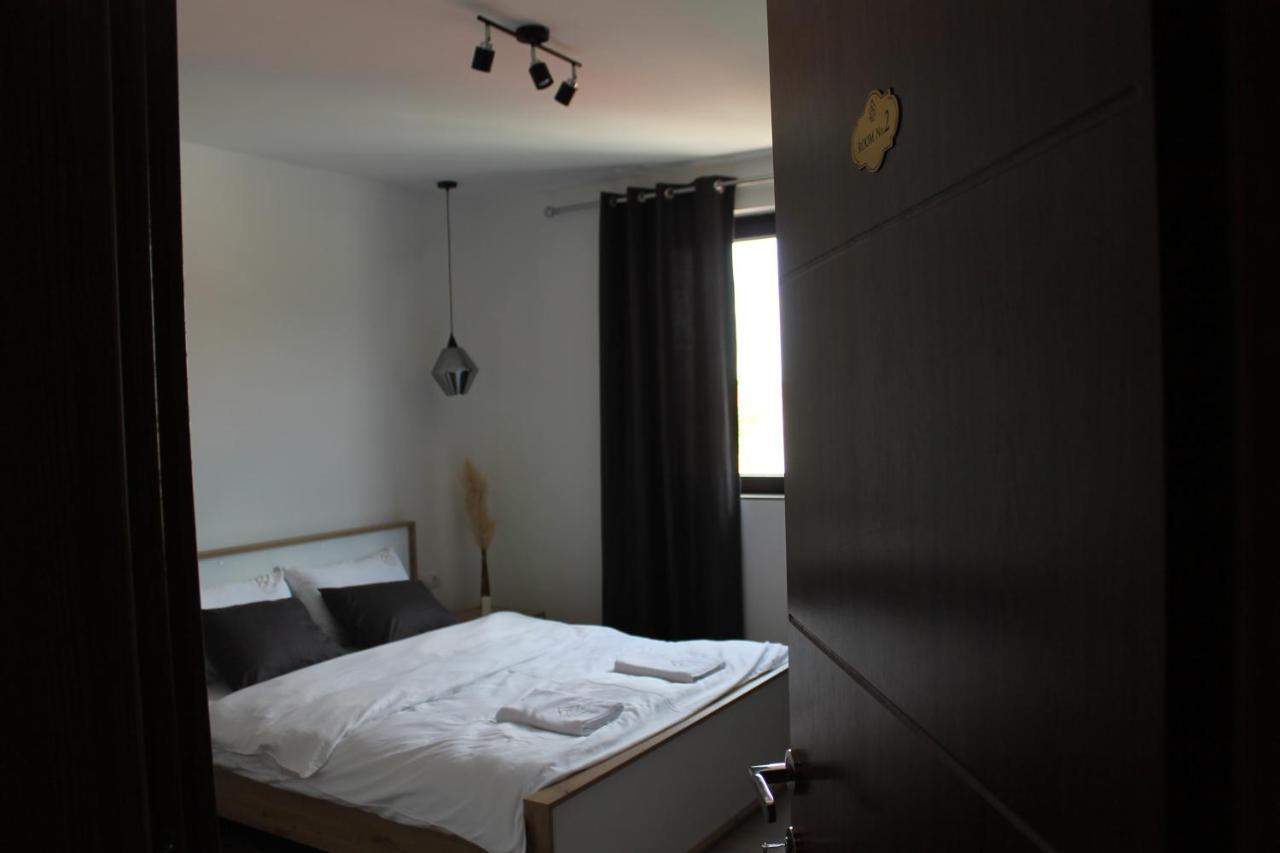 Belov Rooms And Apartments Демир Капия Екстериор снимка