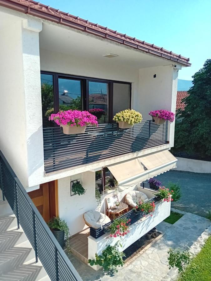 Belov Rooms And Apartments Демир Капия Екстериор снимка