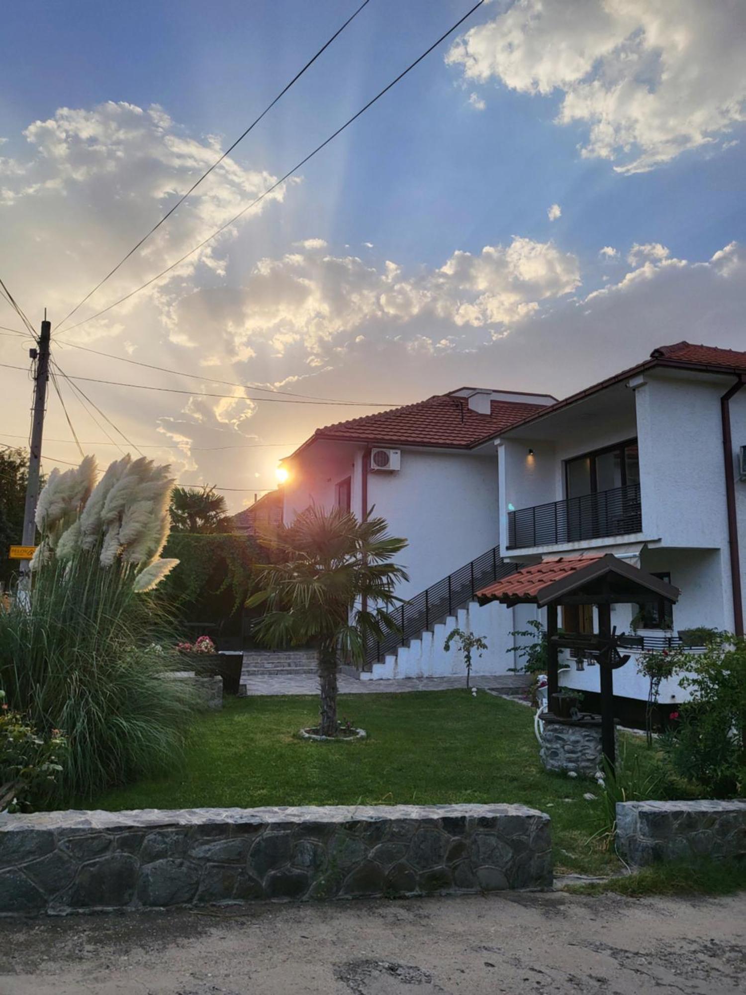Belov Rooms And Apartments Демир Капия Екстериор снимка
