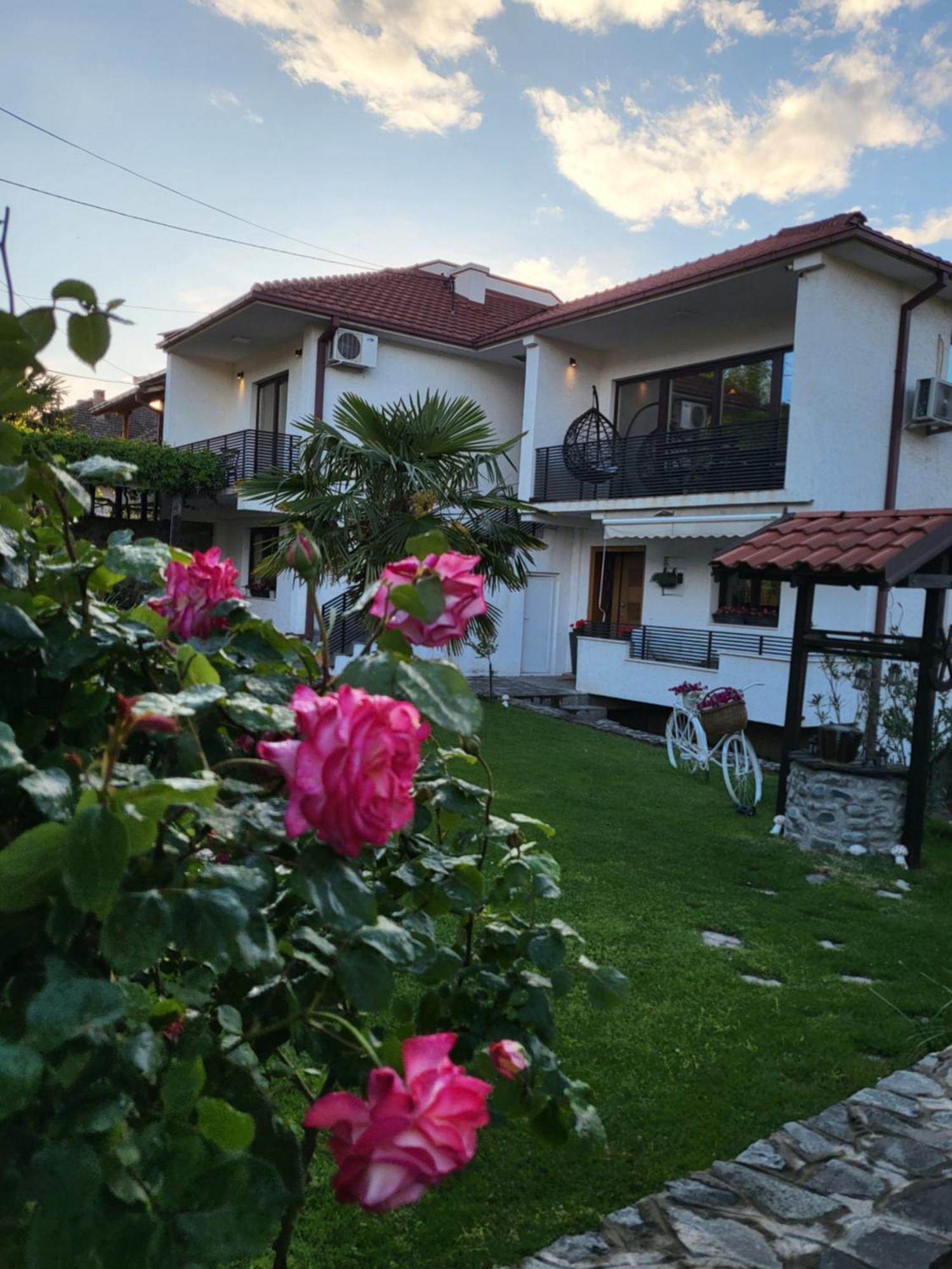 Belov Rooms And Apartments Демир Капия Екстериор снимка